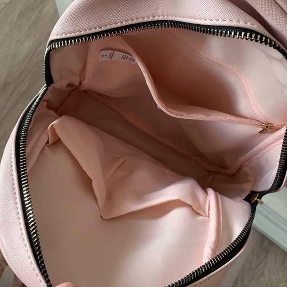 BNWOT beautiful baby pink backpack with flower detail on front pocket - Picture 3 of 4